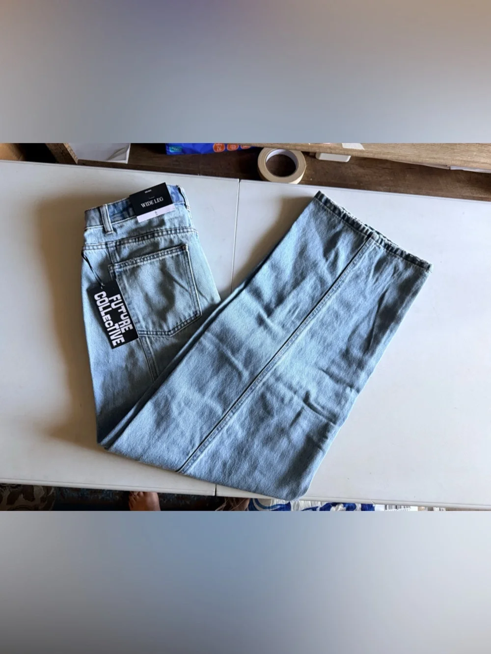 Future Collective Women's Mid-Rise Wide Leg Slouchy Jeans. Size 6